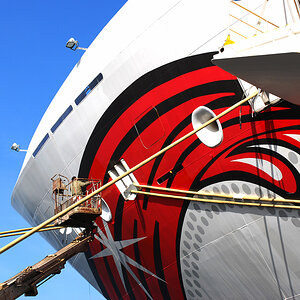 Lackier finetuning an der Norwegian Jewel im Hafen von Warnemünde