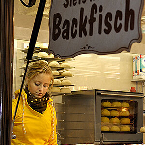 Ein Bild mit drei Worten:
Stets heißer Backfisch