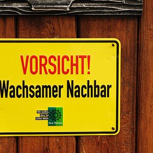Wachsamer Nachbar - gesehen in der Pfalz -11/2009 -