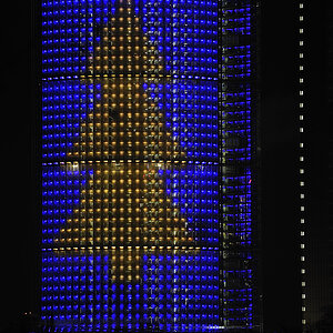 DSC1776 NF F
Post Tower im Advent 2009
70-200 VRII