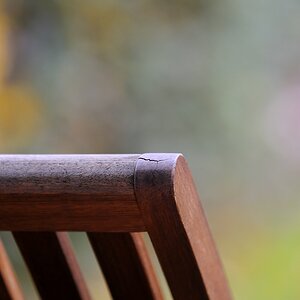 Sigma 70-200 2.8
f/3.2 (d.h. 1 Stufe abgeblendet)
130mm
Objektabstand knapp 1,3m
an D300s,1/60s, ISO200