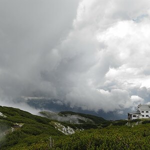 Stöhrhaus in den Wolken