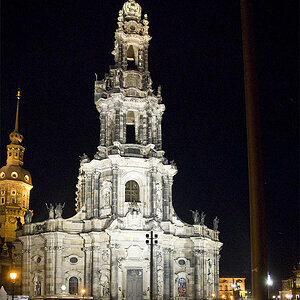 Schlosskirche Dresden Nachts corr 1k