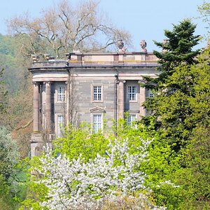 069 Schloß im Frühling klein