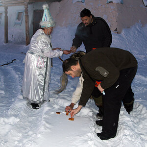 Schamanistisches Ritual vor dem Empfang beim Bürgermeister von Oymyakon