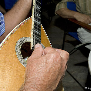 DSC4241-b Jiannis Loulourgas spielt Bouzouki