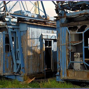 D30 6868f  Hamburg Museumshafen: alte Kabinen von Hafenkränen