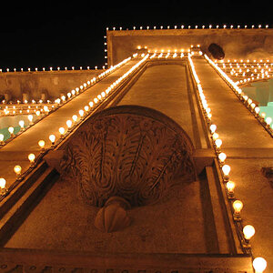 One hundret thousand lights ore more