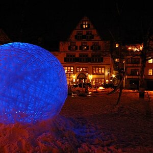 Kugel im Schnee