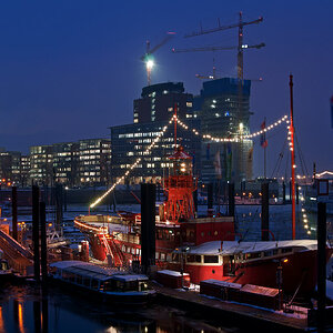 Hamburg bei Nacht klein 01