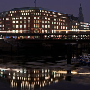 Hamburg bei Nacht klein 02