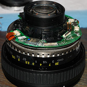 AF-S 50/1.4G mit Seewasserschaden:
Die durch Salz völlig versaute Elektronik-Platine