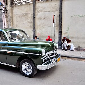 Alter Mann diesmal mit Oldtimer