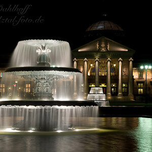 200812130334 - Kurhaus Wiesbaden bei Nacht