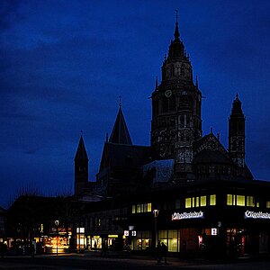 2010 02 22 Architektur Mainz Theater Dom D7C 6027