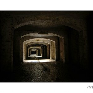 CAtacombes ....hier der bekannte düstere Gang... ;)