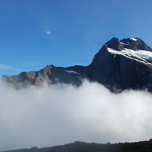Berg über den Wolken
Milford Track, Fiordland, Neuseeland
ISO 200 - 18mm - F22 - 1/80s