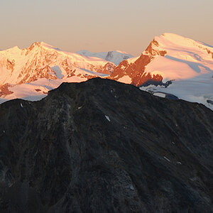 Erstes Licht am Monte Rosa Massif und Strahlhorn, Walliser Alpen. Schweiz
www.bergsinn.de