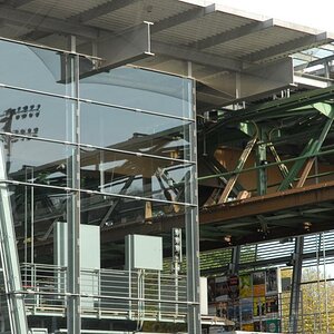 Gleich kommt die Schwebebahn