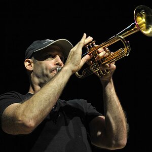 Der New Yorker Trompeter und Jazzkomponist Michael Philipp Mossman trat mit den „Time Bandits“ auf, der Big Band der Fürther Musikschule.