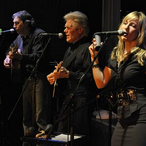 "The Gathering": Wunderbar verknitterte Folkrock-Legenden mit der stimmstarken jungen Sängerin Kristina Donahue (rechts) in den Ansbacher Kammerspiele