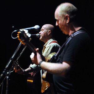 Kieran Halpin (links) servierte zusammen mit Jimmy Smith in den Ansbacher Kammerspielen melodische Balladen zum Wegträumen.