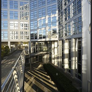Architektur 04
D700 & AI-S 3.5/20mm bei Blende 11.0