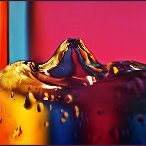 Farbvulkan

Wasser und Wassertropfen, Glas, bunter Hintergrund