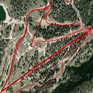 In der Mitte der Carving-Hang, der dicke, gerade Strich ist der Sessellift, rechts unten der Hang war in einem Talkessel wo offensichtlich der GPS Emp