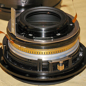 SIGMA AF 120-300mm f/2.8 D APO HSM für Nikon mit Sturzschaden.
