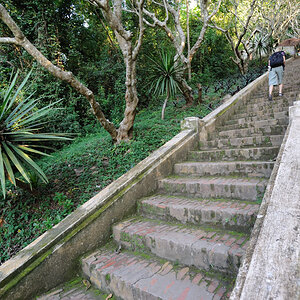 Luang Prabang, Aufstieg zum Wat Phou Si