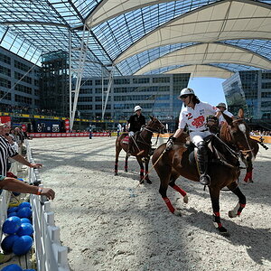 02 20100424 135842 airport polo 01