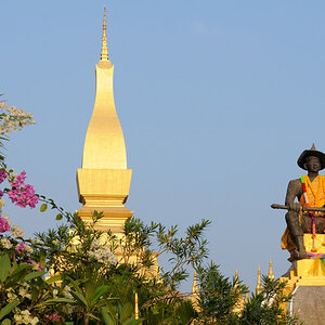 Wat That Luang und das Denkmal für König Setthathirath
