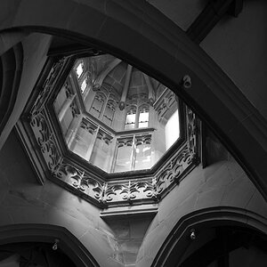 201004207925 - Bingen am Rhein: Die Bethlehemskapelle, eine teilweise unterirdische Kapelle, deren Kuppel der bekannteren Rochuskapelle vorgelagert is
