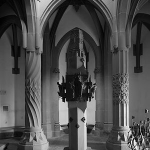 201004207928 - Bingen am Rhein: Die Bethlehemskapelle, eine teilweise unterirdische Kapelle, deren Kuppel der bekannteren Rochuskapelle vorgelagert is