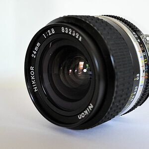 Nikkor AI-S 24/2.8 mit HN-1