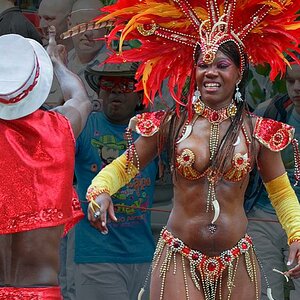 Sambatänzerin auf dem Kanrneval der Kulturen Berlin 2010