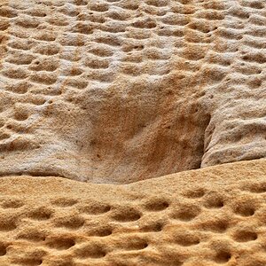 Bossensteine aus Sandstein