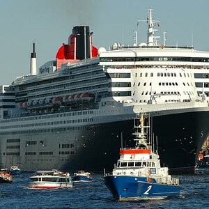 Die Queen Mary 2 besucht die Hansestadt Hamburg.