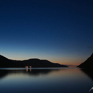 Loch Ness bei Nacht