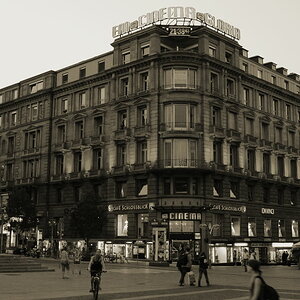 Gloria Kino 01
