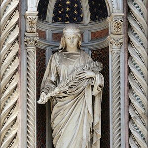 05 Statue im Dom
