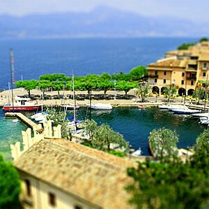 Hafen von Torri del Benaco