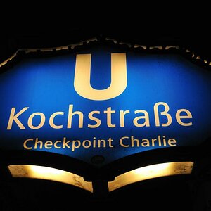 U-Bahnstation Checkpoint Charlie