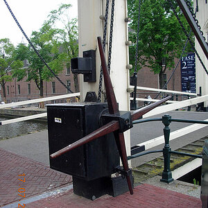 Amsterdam, Haspel (Nikon Coolpix S2) DSCN2958 x