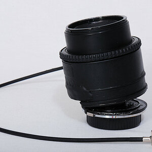 Das selbstgebaute Tilt&Shift-Objektiv 90mm f/2.8 Makro 1:2 mit festem Tilt von 9° und festem Shift von 9 mm und 90° Drehmöglichkeit mit Drahtauslöser 