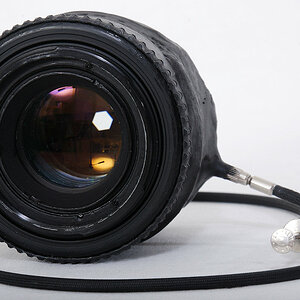 Das selbstgebaute Tilt&Shift-Objektiv 90mm f/2.8 Makro 1:2 mit festem Tilt von 9° und festem Shift von 9 mm und 90° Drehmöglichkeit, mit feststellbare