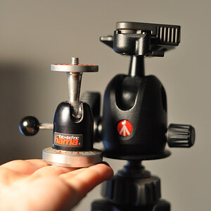 Manfrotto 496RC2 Kugelkopf mit Schnellwechselplatte im Vergleich mit Hama Kugelkopf