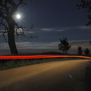 Dunkel war´s, der Mond schien helle,
als ein Auto blitzeschnelle
langsam um die Ecke fuhr....

DSC 7602 bearb 02 small
