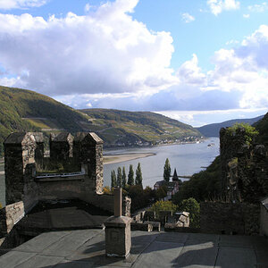 PA230976 burg reichenstein ri bingen